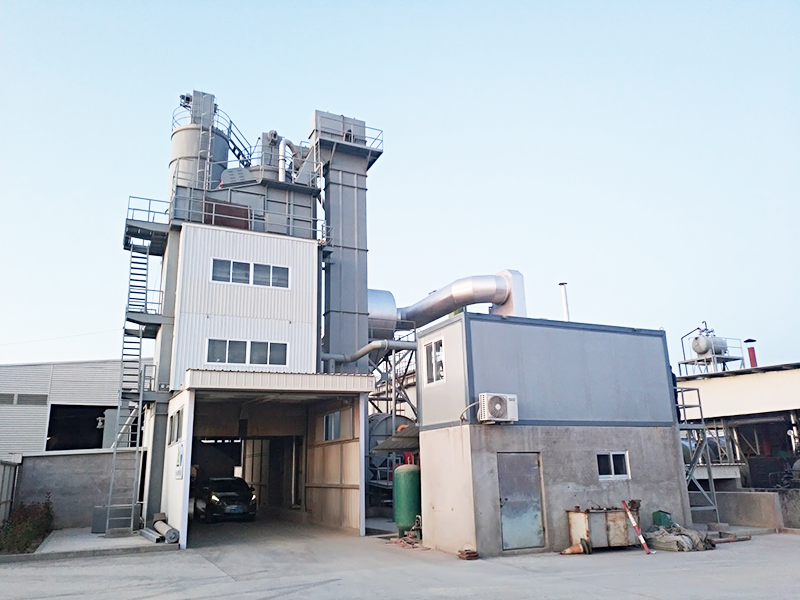二、2017年10月山東濰坊工地qlb3000型瀝青攪拌站